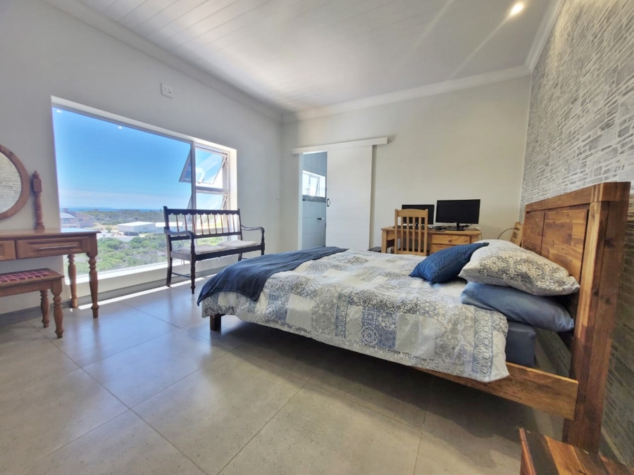 To Let 4 Bedroom Property for Rent in Oceanview Heights Western Cape